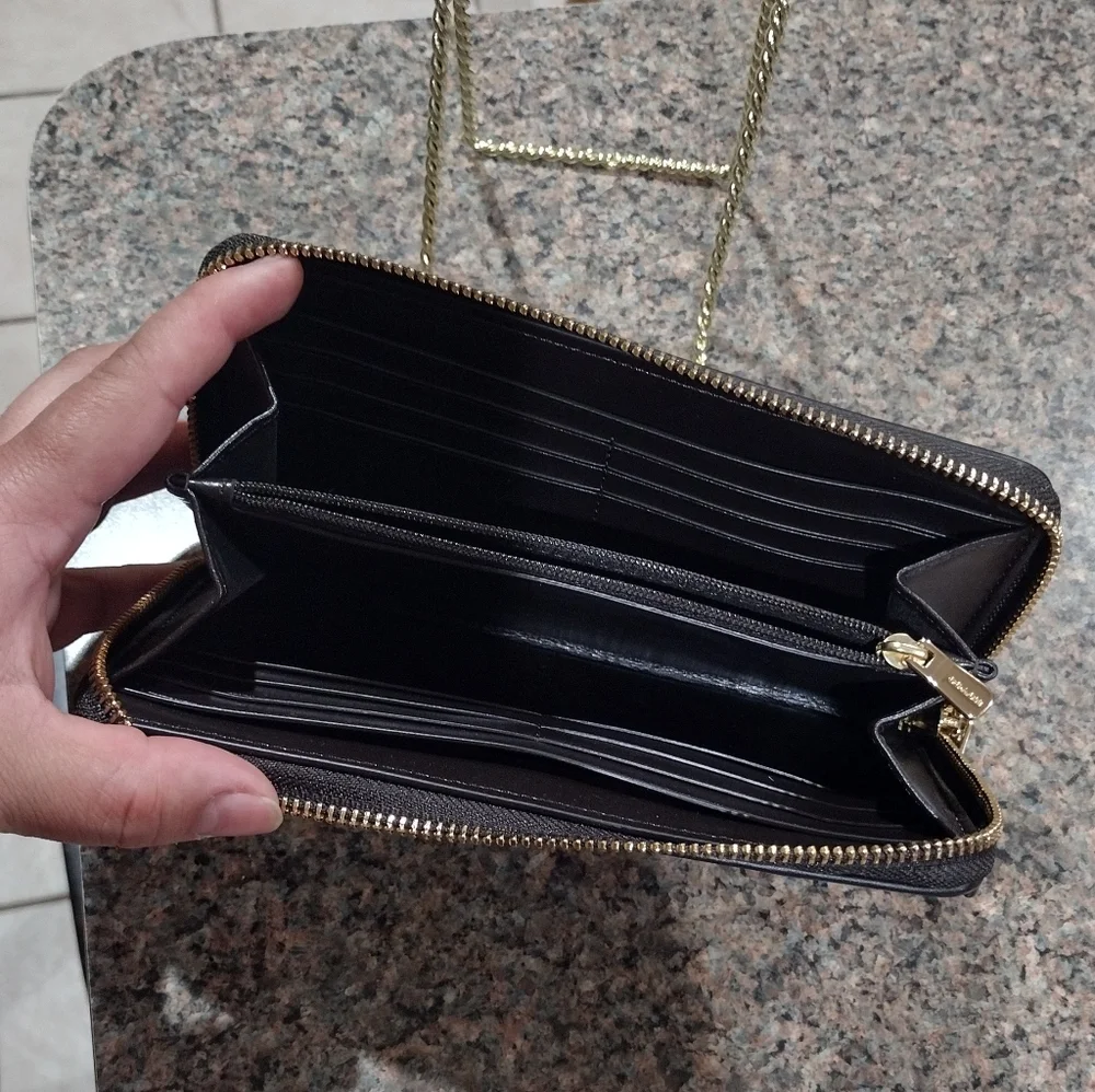 NWT Coach SiG C C Zip  around Wallet